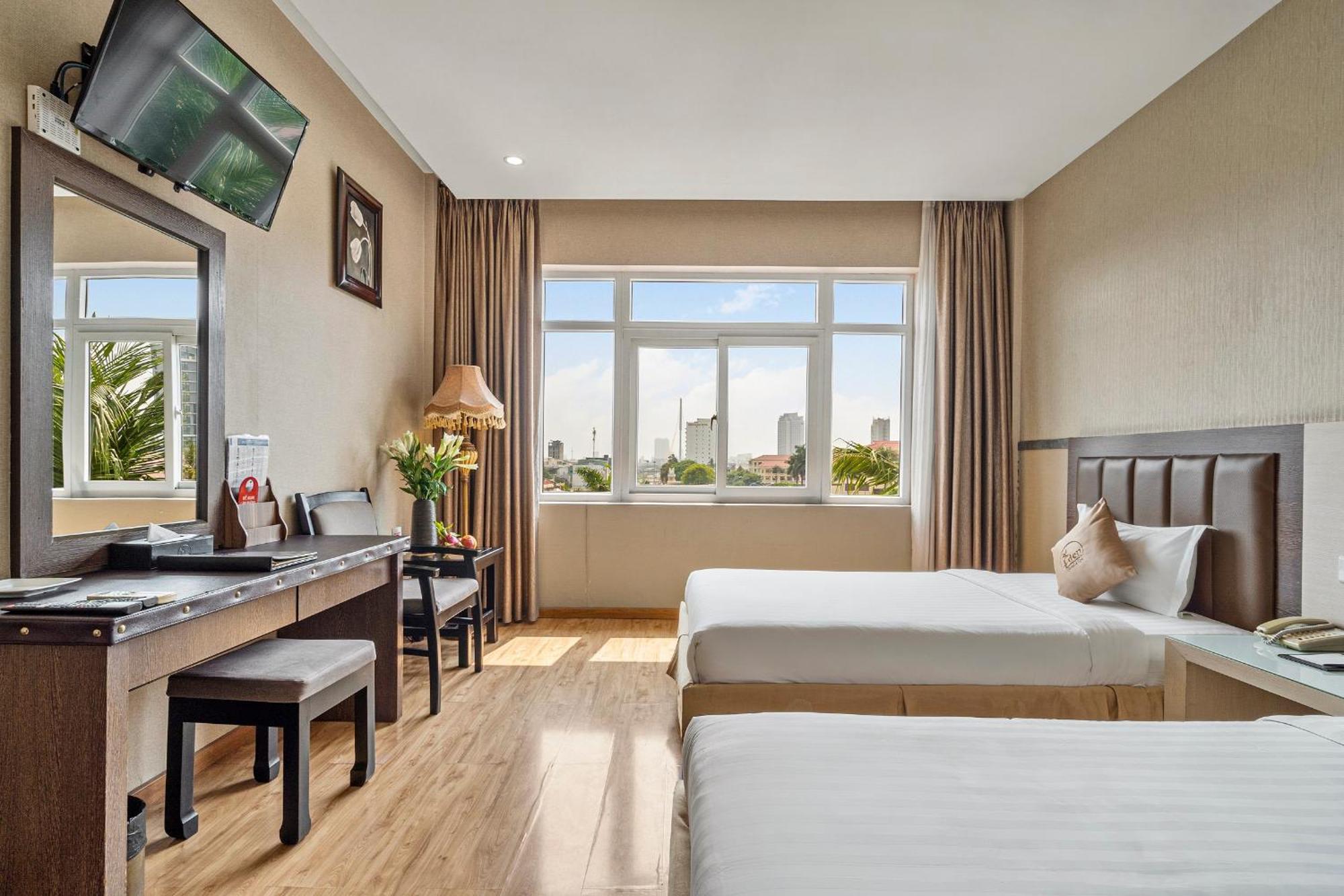 Eden Plaza Hotel